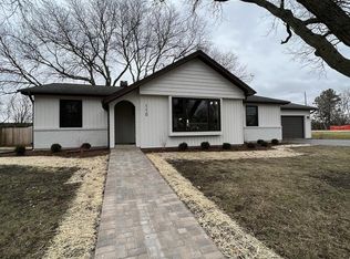 110 N Cambridge Dr, Geneva, IL