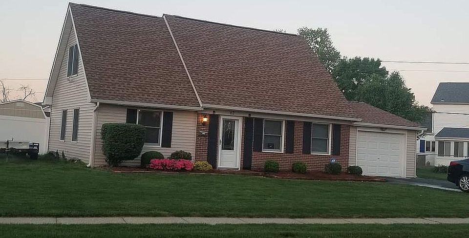 1st image of 62 Manor Ln
