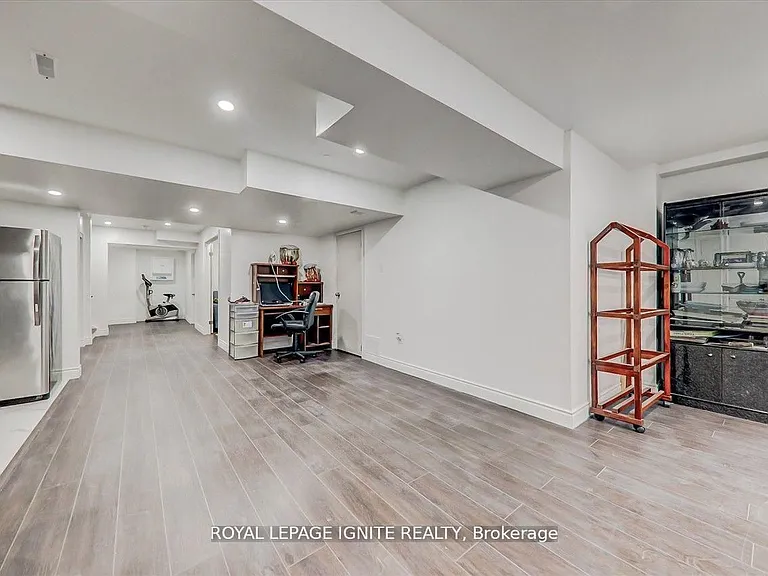 114 Lawrence Pilkington Ave #BASEMENT — Photo 11