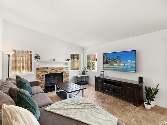 4th image of 544 Veronica Pl