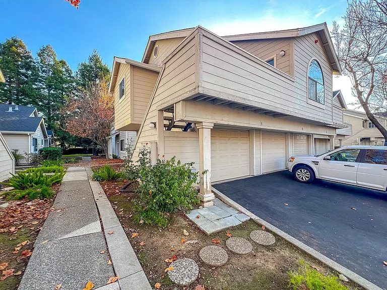 31 Golden Gate Cir — Photo 1