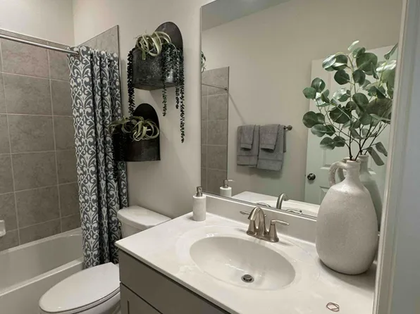 2 Room, Bowie, MD