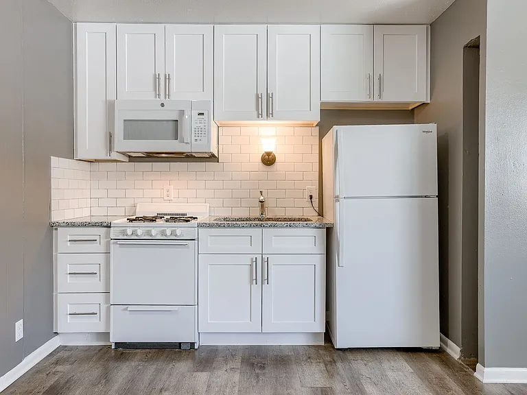 1015 N 47th Ave #8 — Photo 5