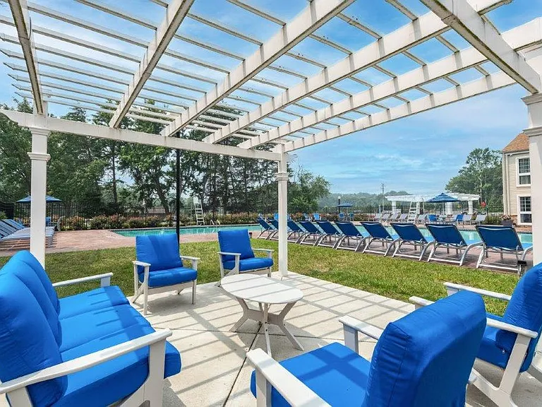Chesapeake Glen Apartment Homes — Photo 15