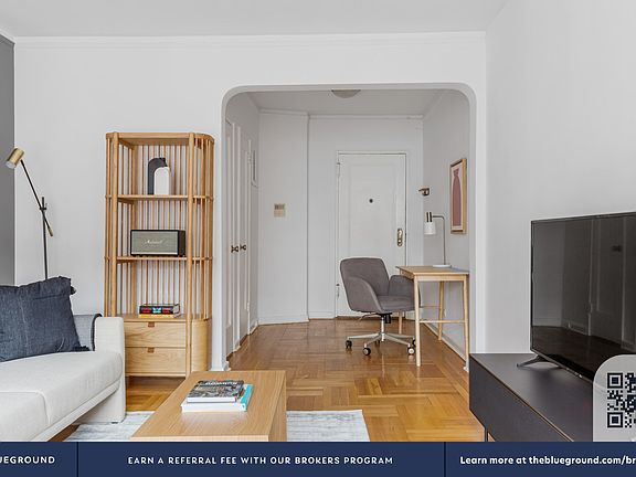 4th image of 10 Downing St APT 4V