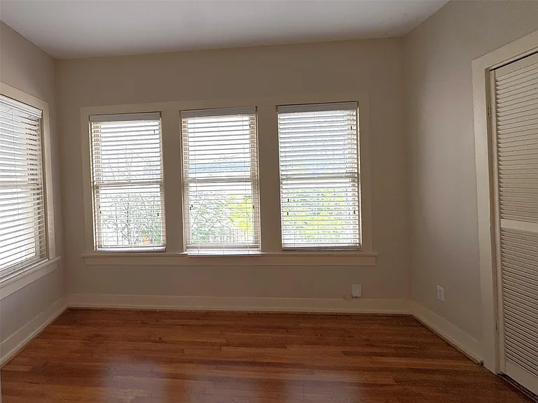 302 W Saulnier St #3 — Photo 9