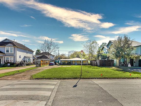 Lot is located in Oak Forest near Garden Oaks area.