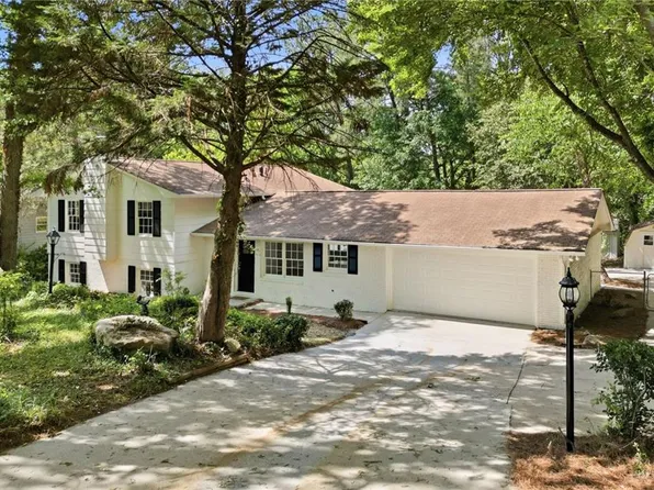 2131 Rolling Acres Dr SW, Conyers, GA 30094