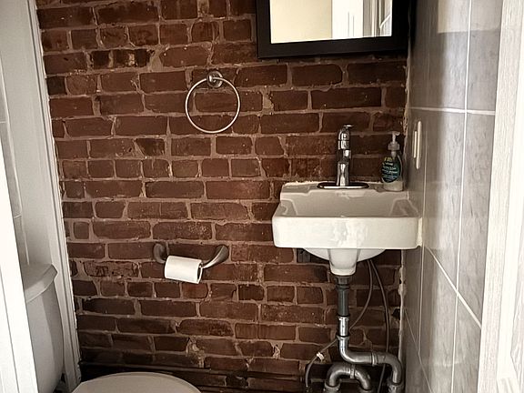 5th image of 109 5th Ave APT 2R