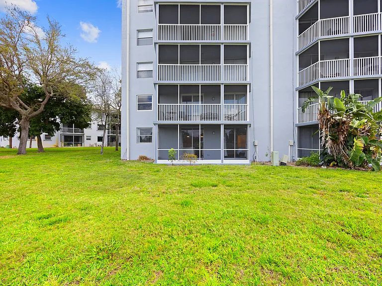 5301 NW 2nd Ave #1010 — Photo 34