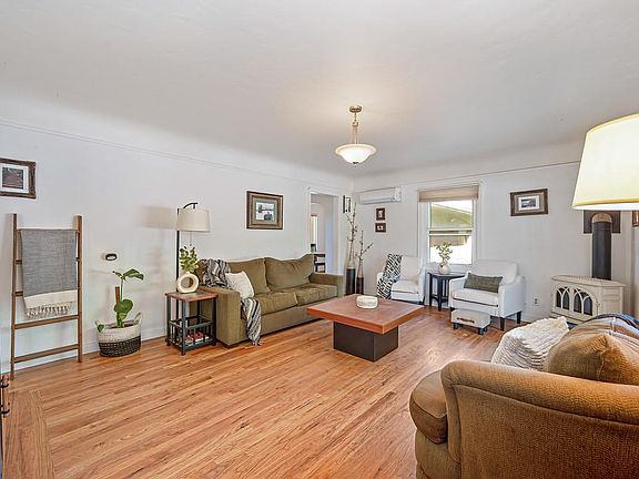 5th image of 10524 Alta St