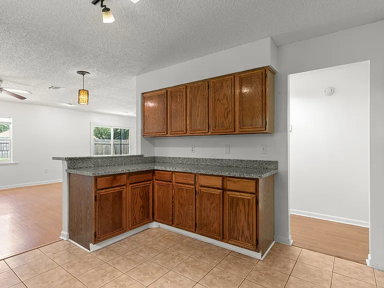 110 Charles Dr — Photo 9