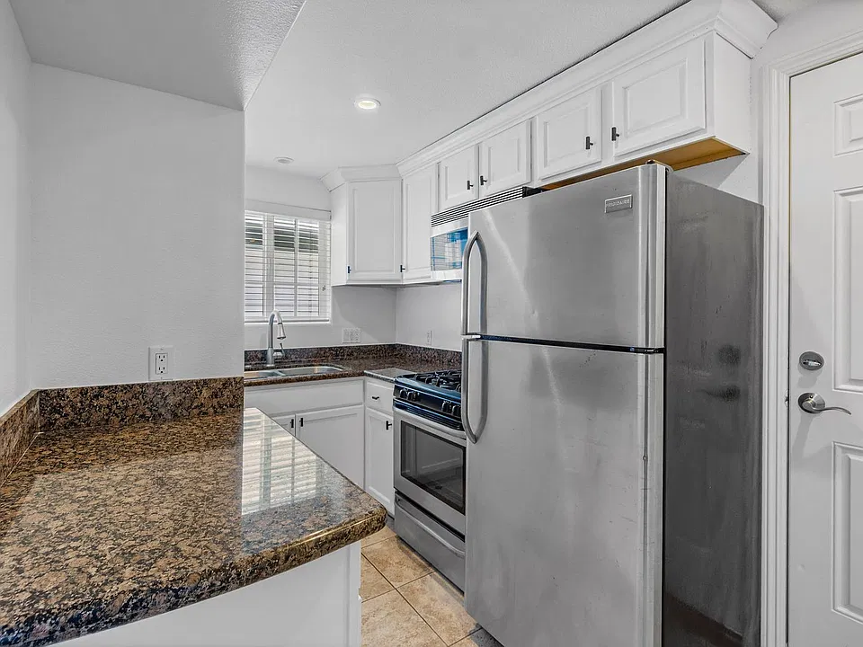 126 E Balboa Blvd