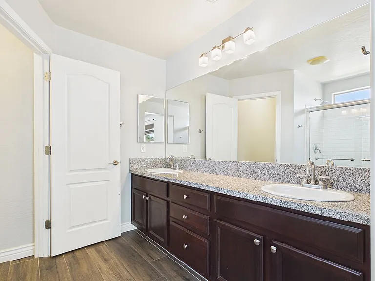 17648 W Lisbon Ln — Photo 33