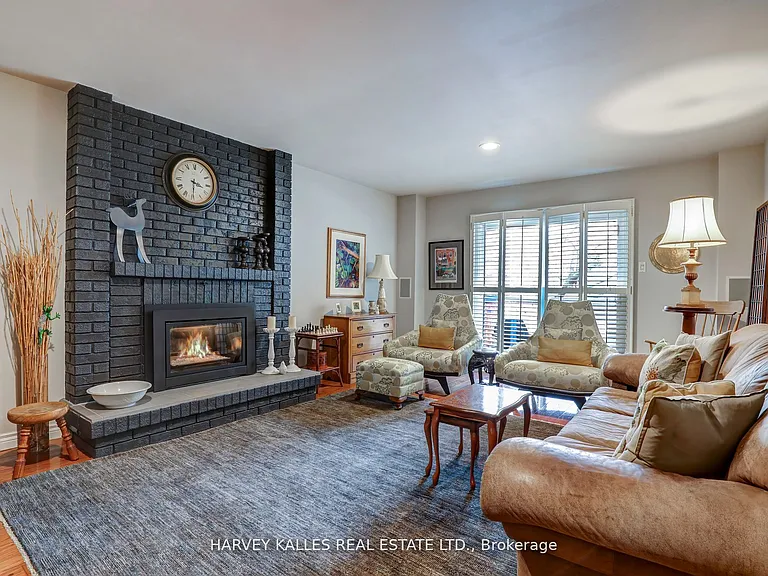 18 La Rose Ave #Townhouse 16 — Photo 9