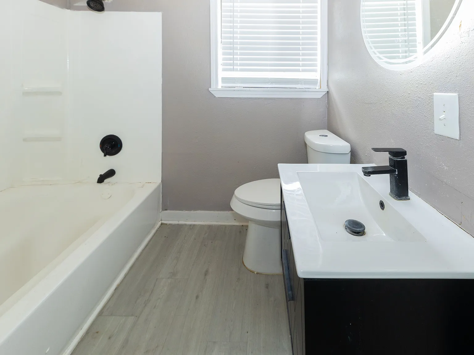 2 bed, 1.0 bath, 800 sqft, $850 — Photo 2