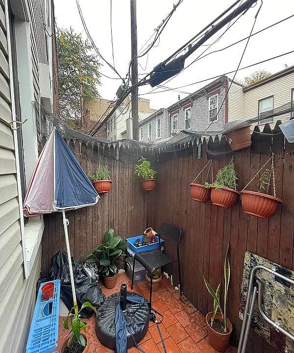 1st image of 299 Harman St APT 1R