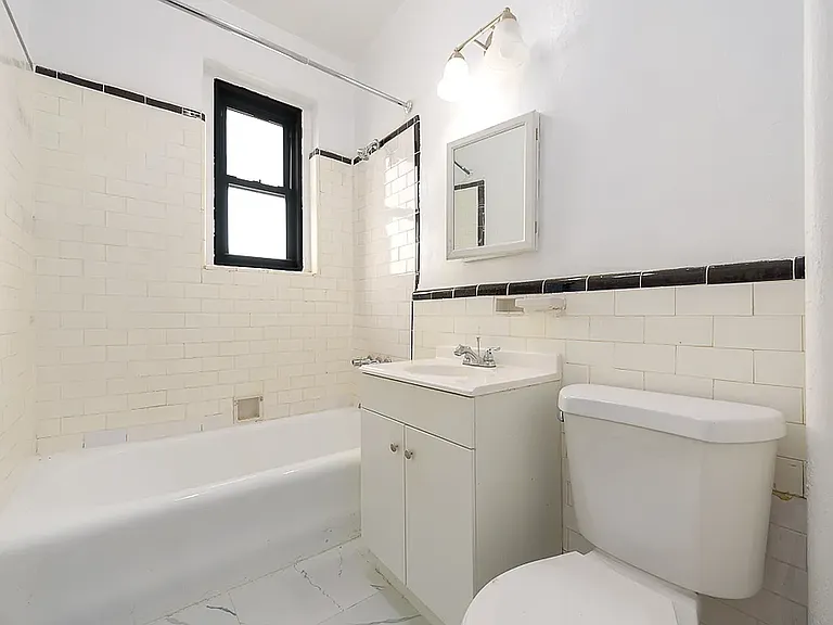 3240 93rd St #D17 — Photo 5