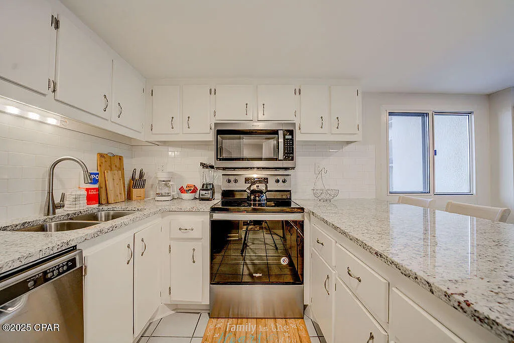 2 bed, 2.5 bath, 983 sqft, $2,500 — Photo 3