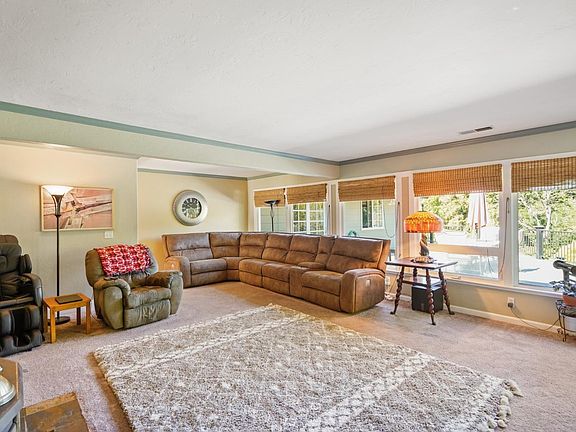 4th image of 14165 Woodland Drive