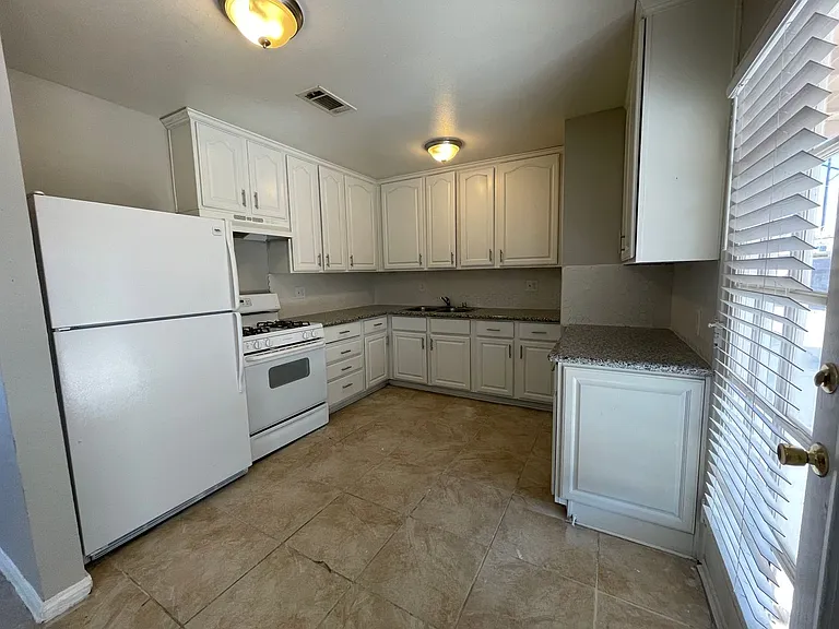 7009 Oakland Cir — Photo 1