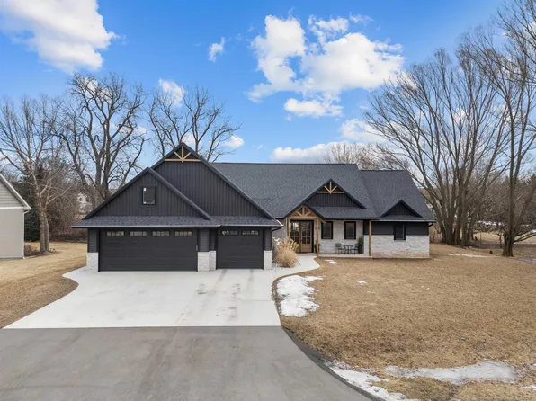 1858 Sunkist Rd, Oshkosh, WI 54904