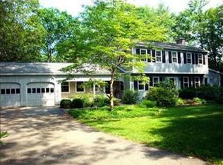 27 Birchcroff Ln, Amherst, MA 01002