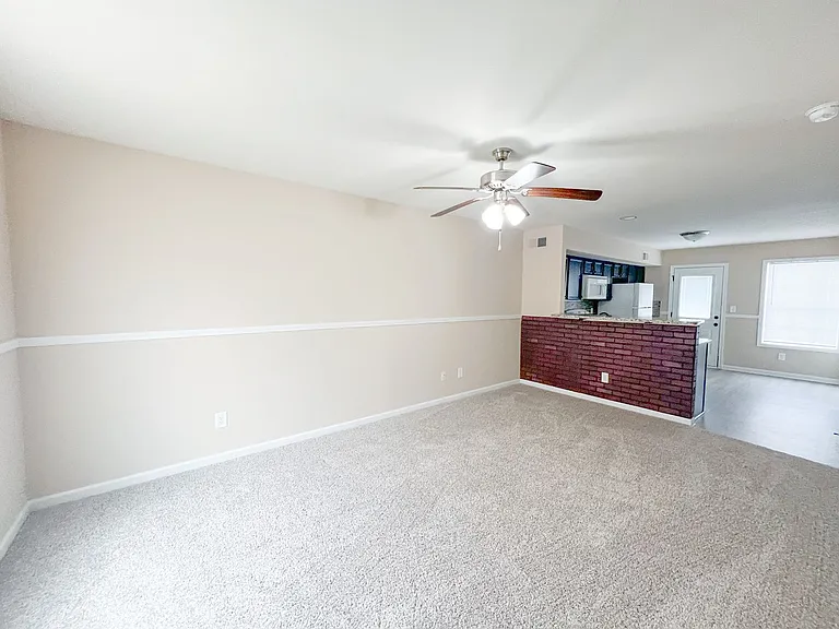 2264 McCormick Ln #B — Photo 3