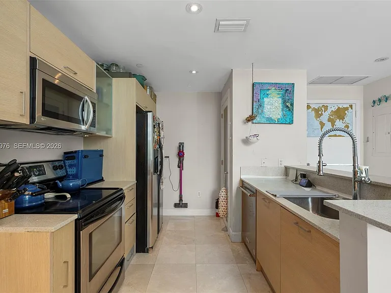 350 NE 24th St #703 — Photo 10
