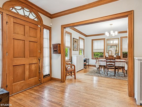 5th image of 820 N Oak Park Ave