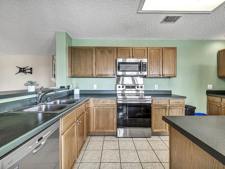 17627 Dansworth Dr — Photo 31
