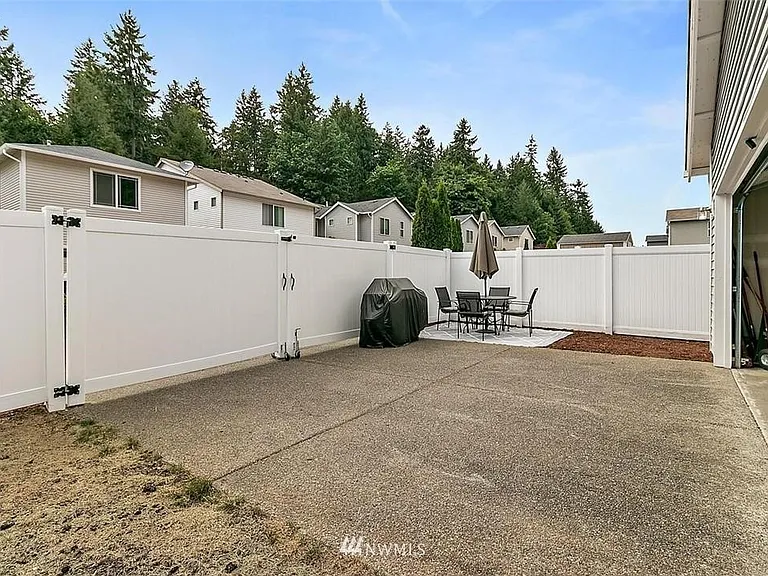 1415 Burnside Pl — Photo 25