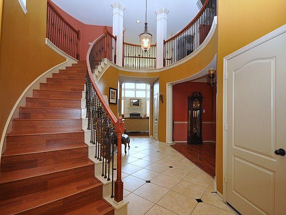3rd image of 8422 Cape Royal Dr