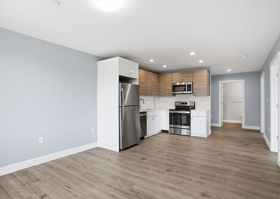 1st image of 632 Centre St #306