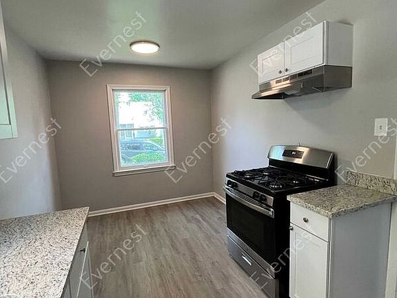 4th image of 1787 Hanover St