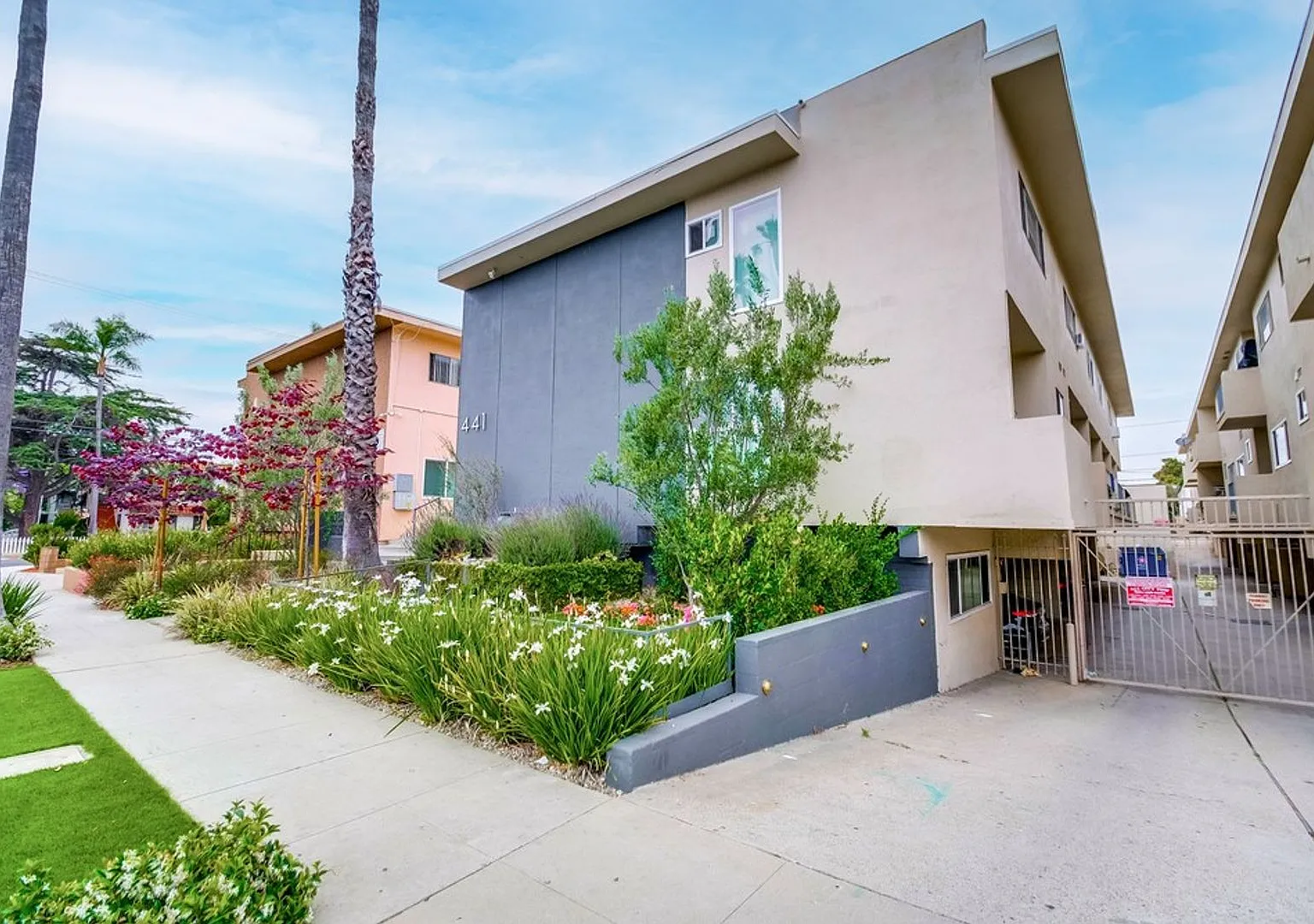 2Bd/2.5Ba Townhome with In Unit Washer/Dryer, Cold A/C I 2 Weeks Free & $99 Deposit — Photo 1