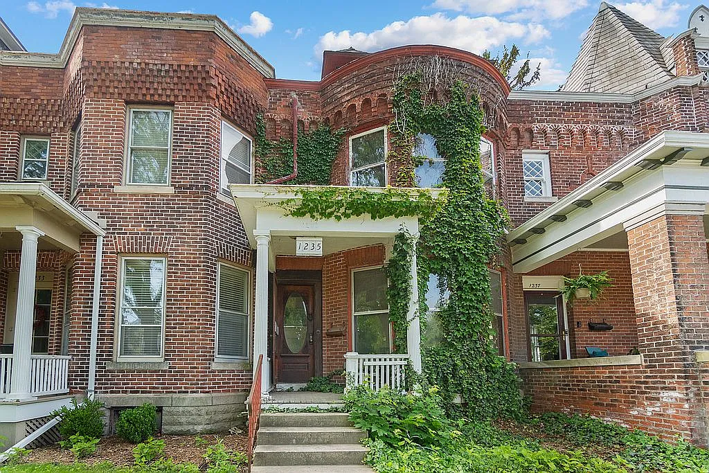 1235 W Wayne St photo 1