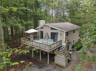 22 Primrose Ln, Gouldsboro, PA 18424