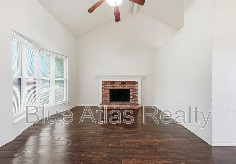 1612 Hunterwood Dr — Photo 5