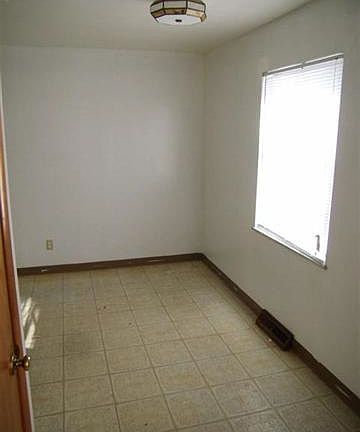 4th image of 871-873 Byron Ave