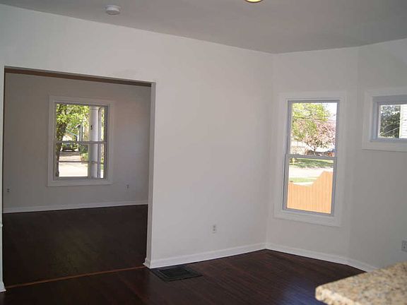 4th image of 432 W Washington St