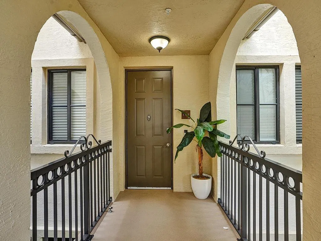 3 bed, 2.5 bath, 1865 sqft, $3,600 — Photo 4