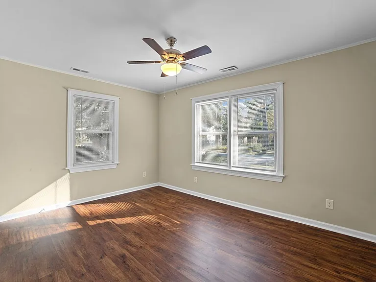 400 Sandy Point Rd — Photo 3