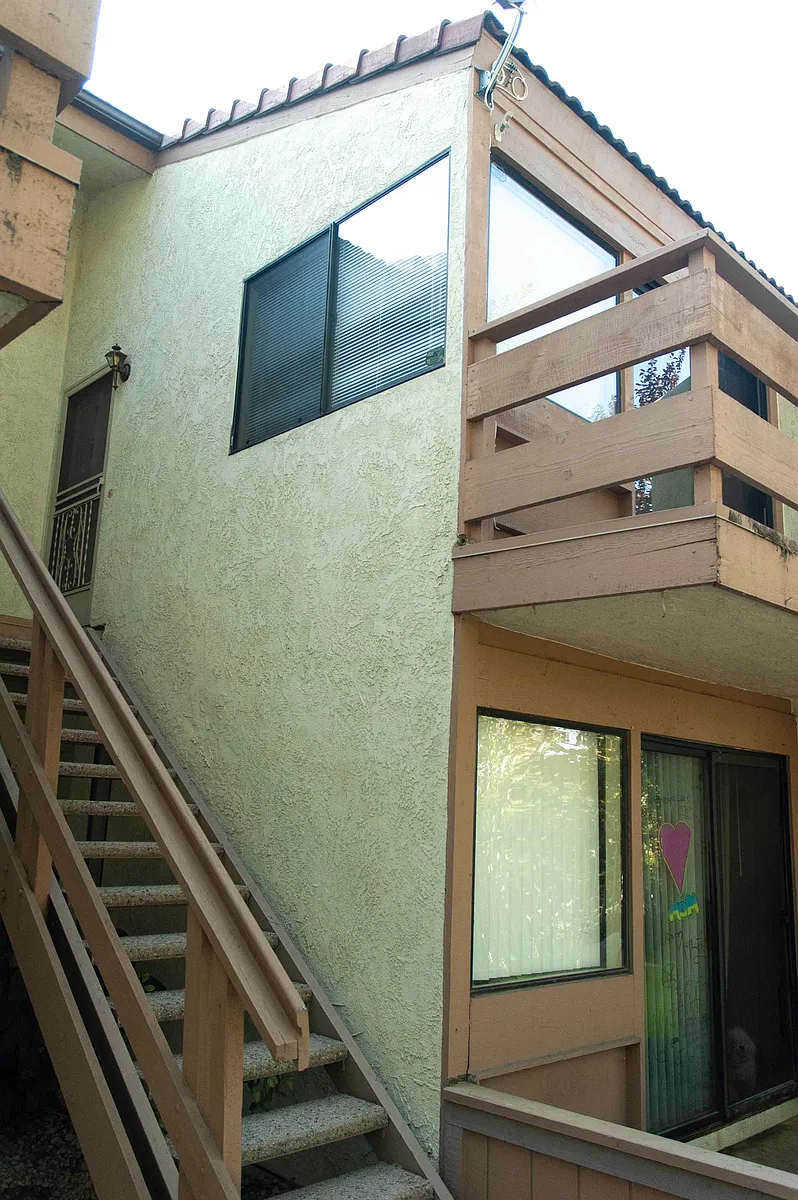 Building Photo - Lakeway Dr