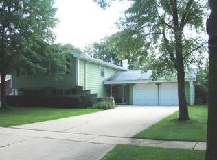 1930 N Lakeside Plz, Hoffman Estates, IL 60169