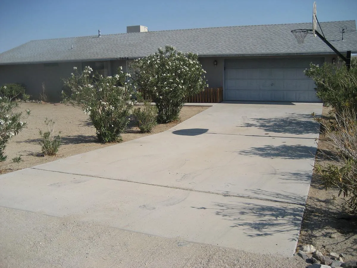 3 bed, 1372 sqft, $1,900 — Photo 2