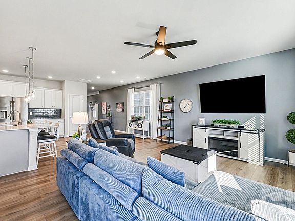 4th image of 125 White Apple Way