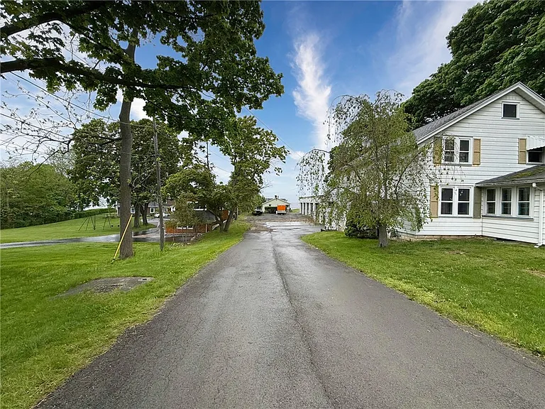 904 Lake Rd — Photo 43