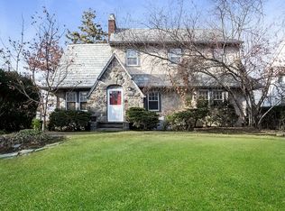 1374 Kew Ave, Hewlett, NY 11557