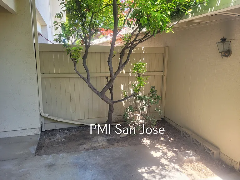 1260 Crescent Ter — Photo 18